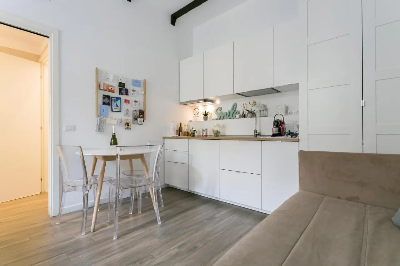 Milano Apartments Vigevano Navigli 0*, Milan